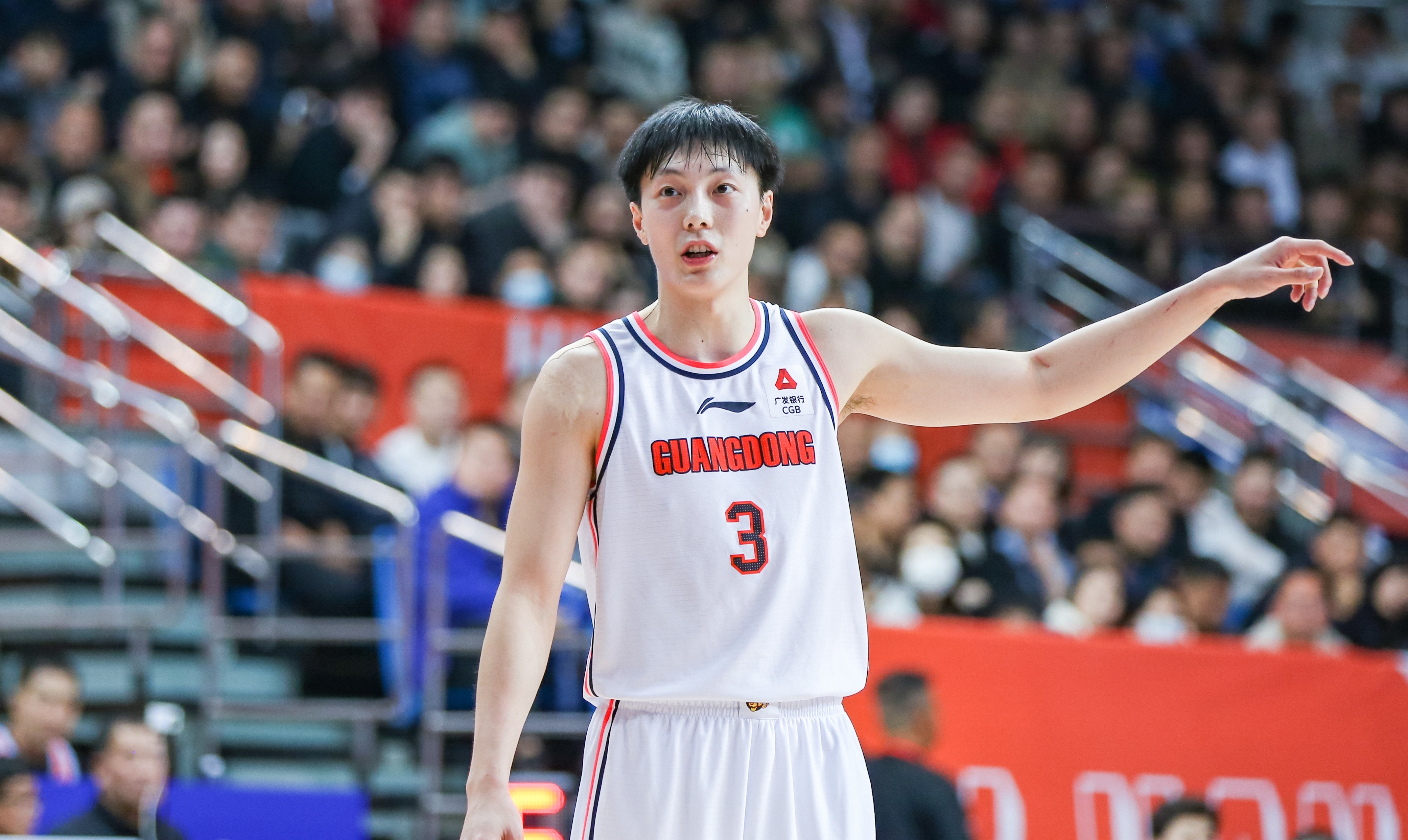 胡明轩：身高背后的篮球之梦